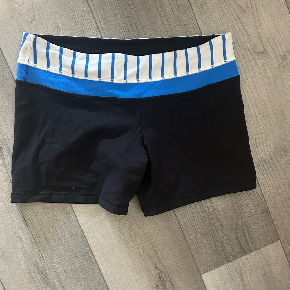 Lululemon Black and Blue Striped Waistband short Shorts large
